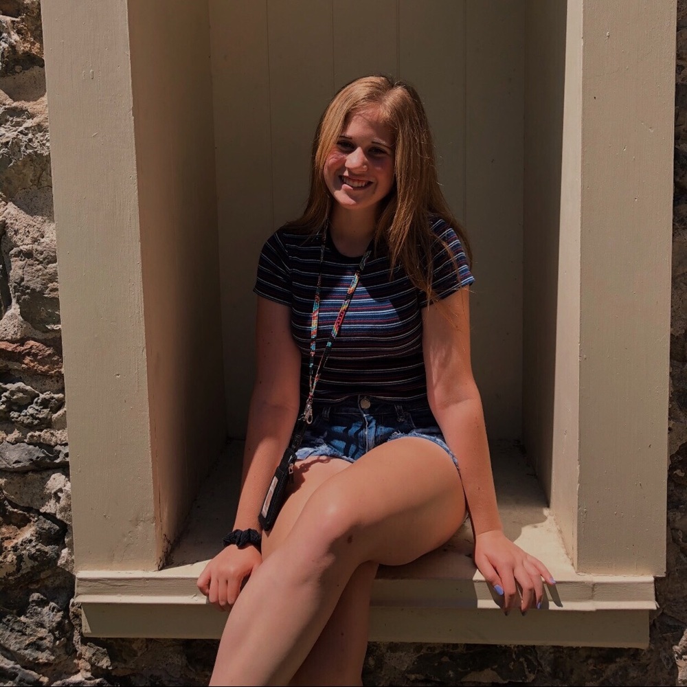 Meet your Posher, Olivia